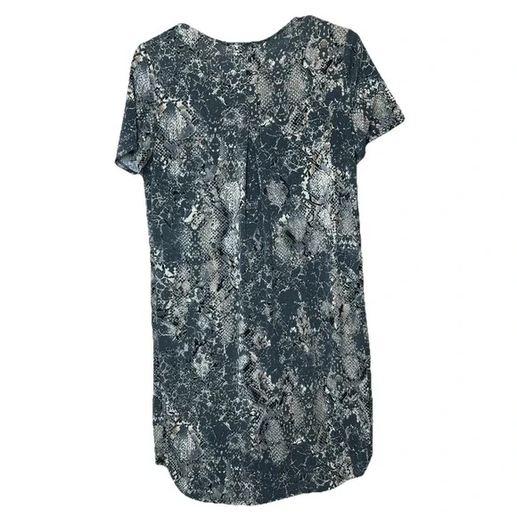 Christian Siriano New York Grey Snakeskin V-Neck Short Sleeve Tunic Top Small - Picture 3 of 3